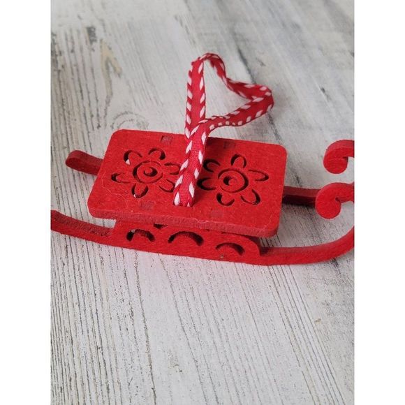 Felt red flower sled ornament Xmas decor - Picture 2 of 4